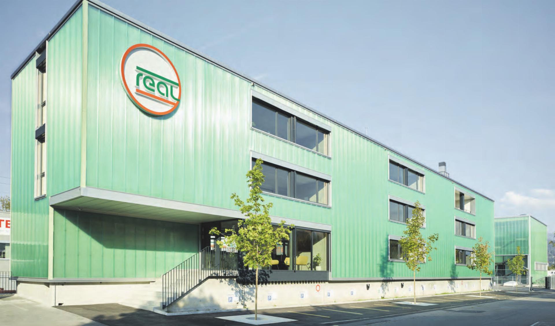 Das neue Bürogebäude der Real AG konnte im August eingeweiht werden. Bilder: D. Fischer Architekturfotografie