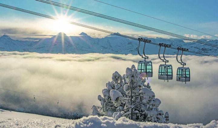 Die Niederhornbahn präsentiert sich kommunikativ in neuem Glanz – das wunderschöne Panorama bleibt unantastbar. Bilder: zvg
