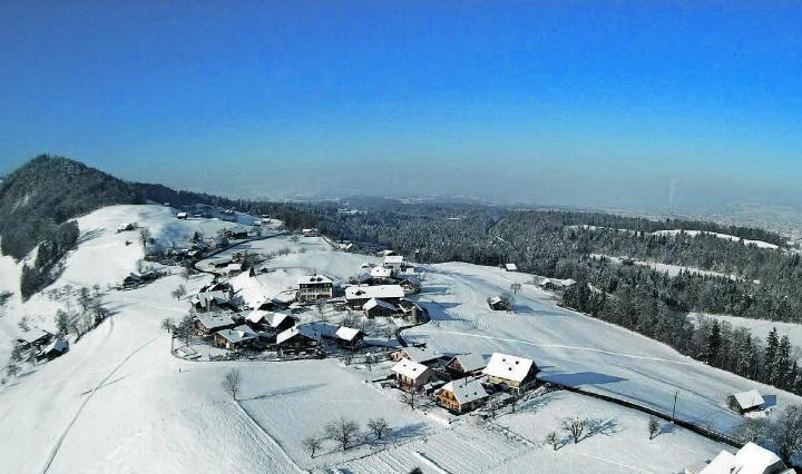 Der Zweiseenberg/Doppelberg Zwieselberg ist ein Hügelzug am Fuss der Stockhornkette im Thuner Westamt. Bilder: zvg