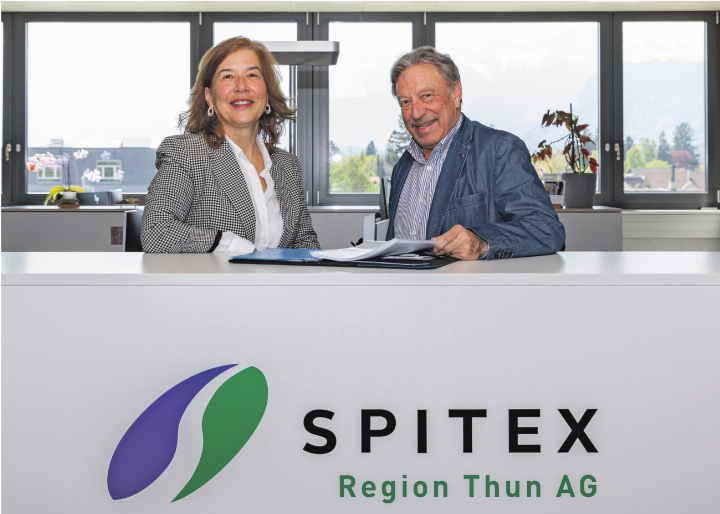 Kimet Rashiti, Geschäftsführerin der SPITEX AG Region Thun, und Andreas Grünig, Präsident des Fördervereins. Bild: Adrian Hauser