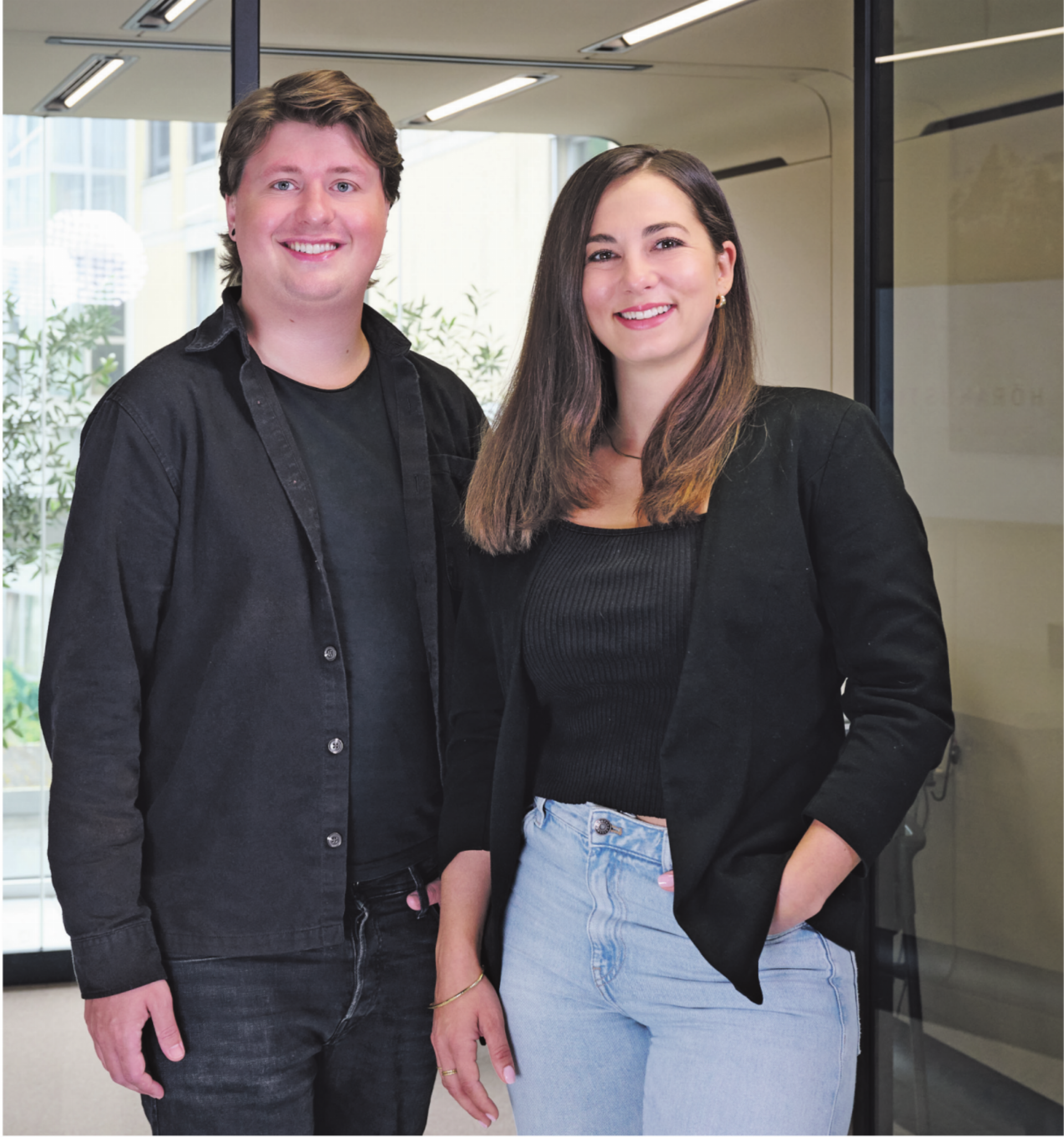 Silas Maurer, Hörsystemakustiker mit eidg. Fachausweis, und Delia Jutzeler, Hörakustikmeisterin. Bild: Romel Jasneski - Das Bild wird blockiert. – Möglicherweise durch einen aktiven Adblocker.