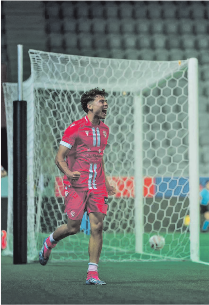 Simon Lengen: mit 30 Toren der Topskorer der 2. Liga interregional. Bilder: zvg Simon Lengen: mit 30 Toren der Topskorer der 2. Liga interregional. Bilder: zvg