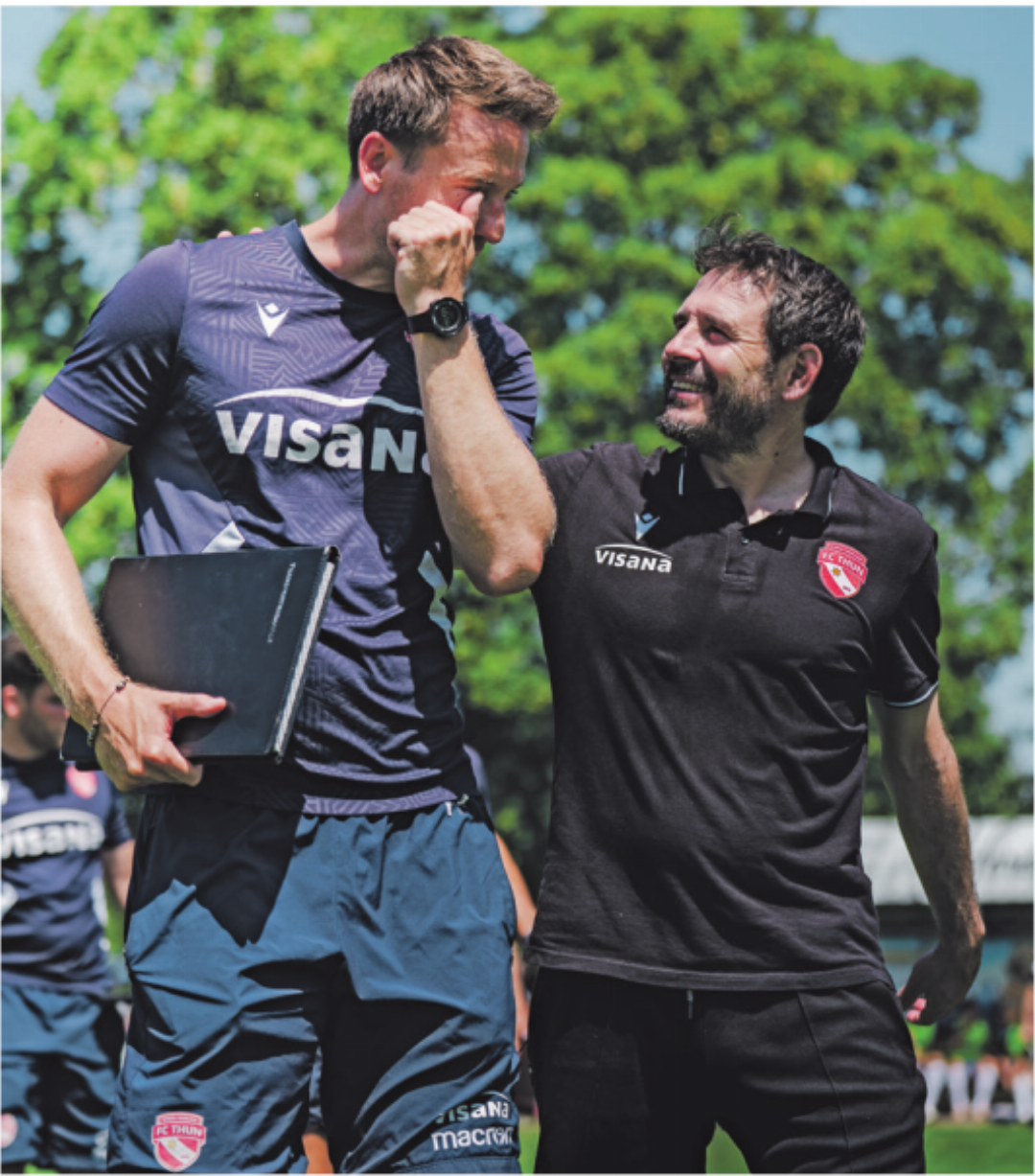 Trainer Gian-Luca Privitelli im Gespräch mit Assistent Yves Zahnd. Trainer Gian-Luca Privitelli im Gespräch mit Assistent Yves Zahnd.