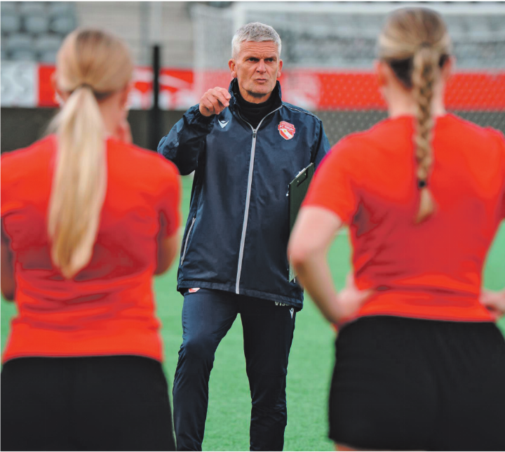 Wenn Emil Inauen spricht, hören die Thuner Frauen aufmerksam zu. Bilder: zvg Wenn Emil Inauen spricht, hören die Thuner Frauen aufmerksam zu. Bilder: zvg