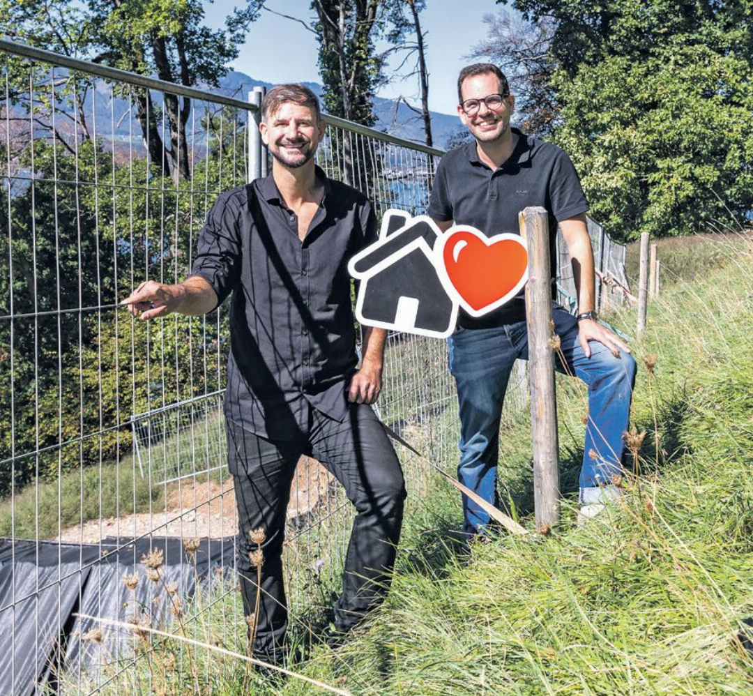 (v.l.) Bauherr Adrian Greiner von der «New Living AG» und Sascha Saxer von «Saxer Immobilien und Verwaltungen». Bild: Adrian Hauser (v.l.) Bauherr Adrian Greiner von der «New Living AG» und Sascha Saxer von «Saxer Immobilien und Verwaltungen». Bild: Adrian Hauser